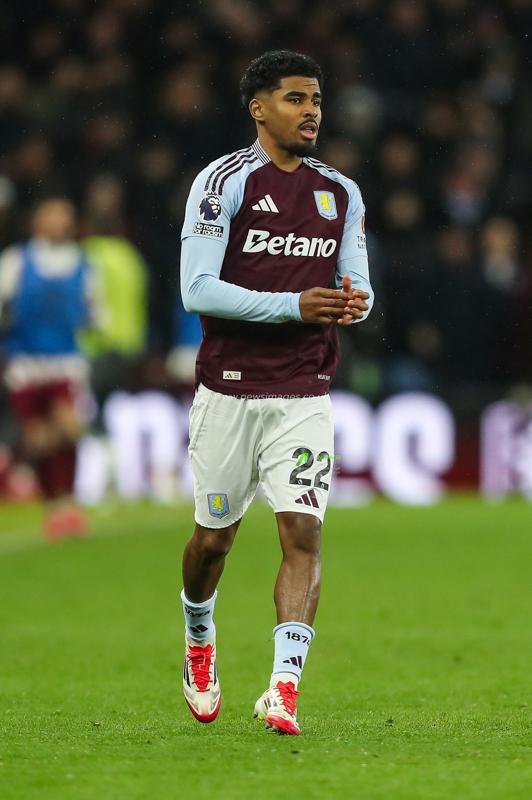 Ian Maatsen of Aston Villa during the Premier League match Aston Villa vs West Ham United at Villa Park, Birmingham, United Kingdom, 26th January 2025

(Photo by Gareth Evans/News Images)
