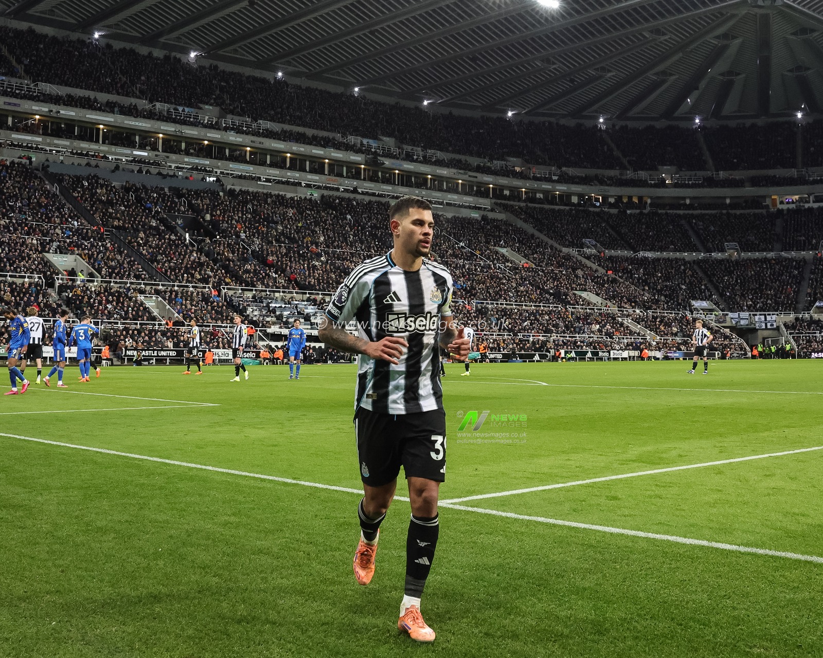 Bruno Guimaraes of Newcastle Untied during the Premier League match Newcastle United vs Leeds United at St. James's Park, Newcastle, United Kingdom, 7th January 2026

(Photo by Mark Cosgrove/News Images)

*** GER AUT SUI OUT ***