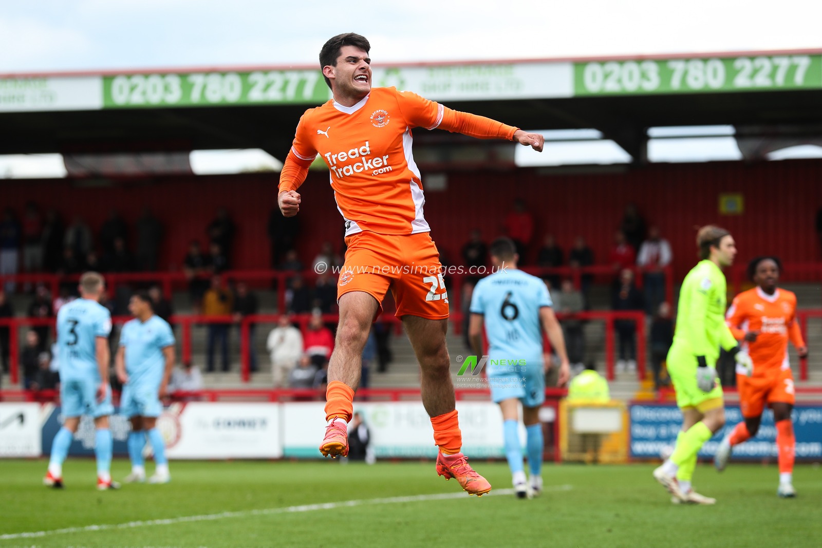 Rob Apter of Blackpool celebrates his goal to make it 0-1 during the Sky Bet League 1 match Stevenage vs Blackpool at Lamex Stadium, Stevenage, United Kingdom, 18th April 2025

(Photo by Gareth Evans/News Images)