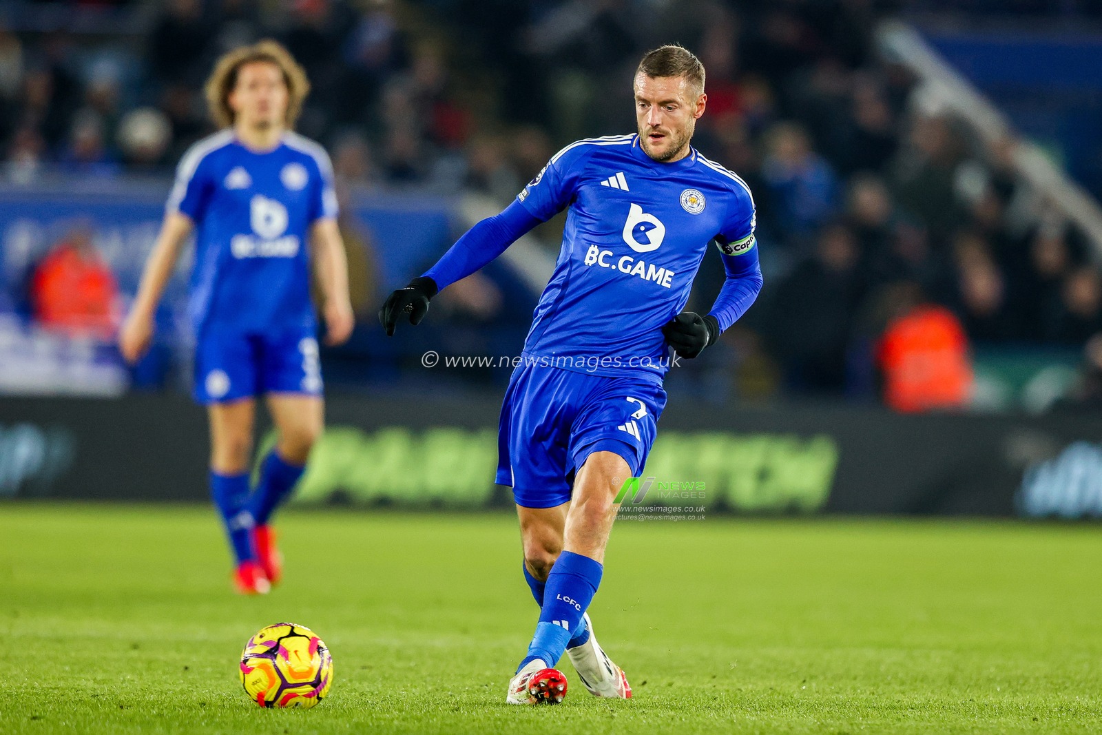 Jamie Vardy of Leicester City passes the ball during the Premier League match Leicester City vs Crystal Palace at King Power Stadium, Leicester, United Kingdom, 15th January 2025

(Photo by Alfie Cosgrove/News Images)