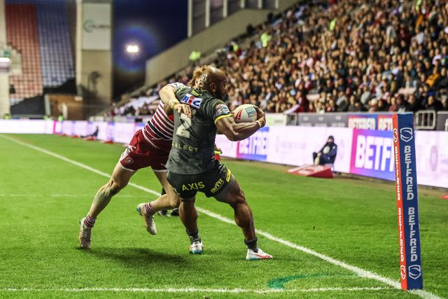 Maika Sivo of Leeds Rhinos goes over for a try during the Betfred Super League round 11 match Wigan Warriors vs Leeds Rhinos at The Brick Community Stadium, Wigan, United Kingdom on 15 May 2026

(Photo by Alfie Cosgrove/News Images)