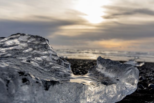 Small Iceberg's washed up on Diamond Beach that float down the river from JÃ¶kulsÃ¡rlÃ³n Glacial Lake , JÃ¶kulsÃ¡rlÃ³n, Iceland, 25th March 2025

(Photo by Alfie Cosgrove/News Images)
