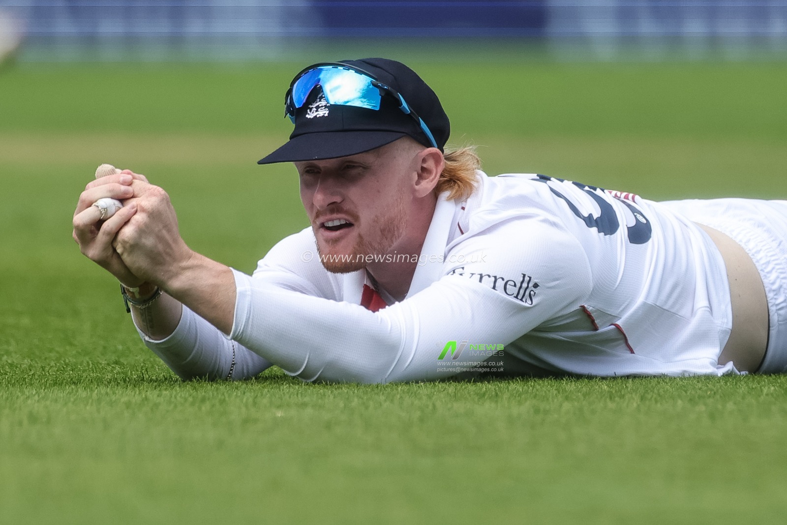 Jordan Cox of England reacts after dropping Rachin Ravindra during the 2nd Rothesay Test Match Day 1 match England vs New Zealand at The Kia Oval, London, United Kingdom on 17 June 2026

(Photo by Mark Cosgrove/News Images)