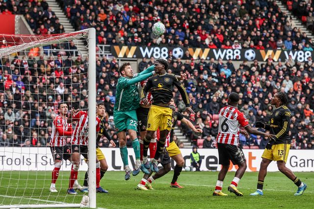 Sunderland goalkeeper Robin Roefs punches the ball clear from a corner during the Premier League match Sunderland vs Manchester United at Stadium Of Light, Sunderland, United Kingdom on 09 May 2026

(Photo by Alfie Cosgrove/News Images)