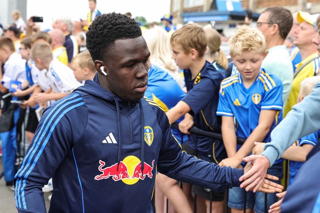 Wilfried Gnonto of Leeds United is greeted by the Leeds fans during the Pre-season friendly match Leeds United vs Villarreal at Elland Road, Leeds, United Kingdom, 2nd August 2025

(Photo by Mark Cosgrove/News Images)