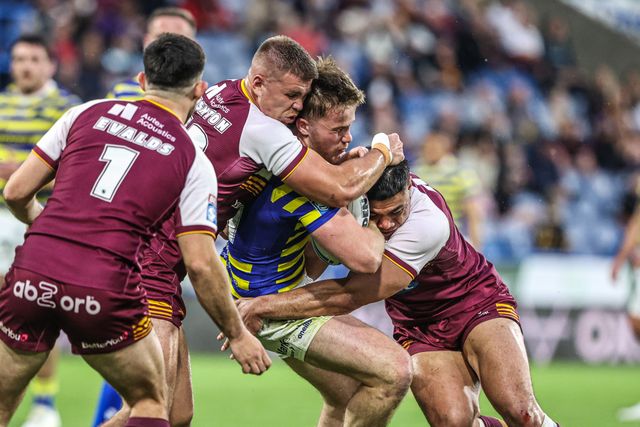 Luke Thomas of Warrington Wolves is tackled by Chris Patolo of Huddersfield Giants during the Betfred Super League round 10 match Huddersfield Giants vs Warrington Wolves at Accu Stadium, Huddersfield, United Kingdom on 02 May 2026

(Photo by Alfie Cosgrove/News Images)