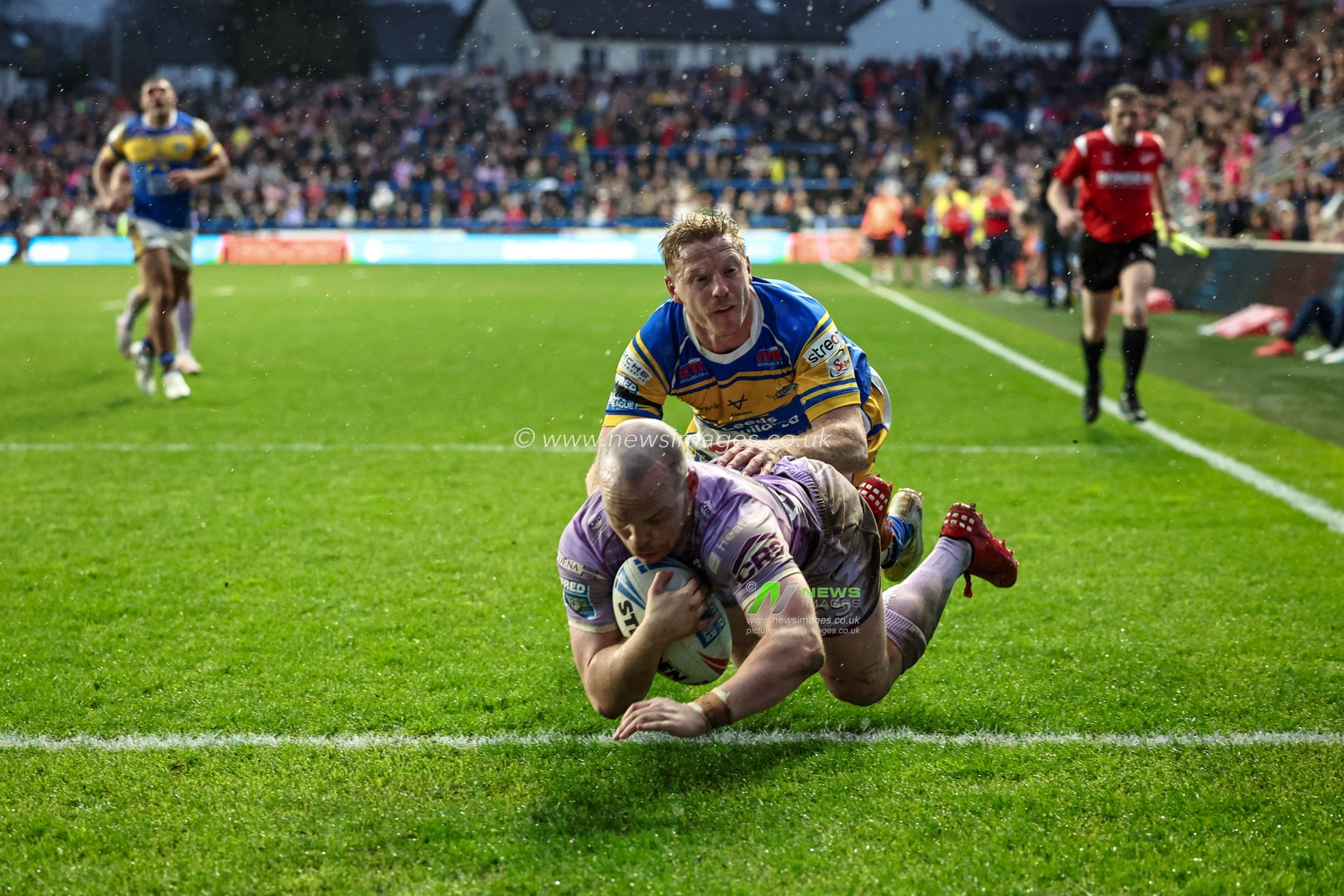 Liam Marshall of Wigan Warriors goes over for a try during the Betfred Super League Round 5 match Leeds Rhinos vs Wigan Warriors at Headingley Stadium, Leeds, United Kingdom, 22nd March 2025

(Photo by Mark Cosgrove/News Images)