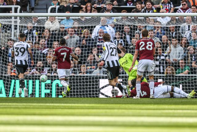 Nick Woltemade of Newcastle United scores to make it 1-0 during the Premier League match Newcastle Untied vs West Ham United at St. James's Park, Newcastle, United Kingdom on 17 May 2026

(Photo by Alfie Cosgrove/News Images)
