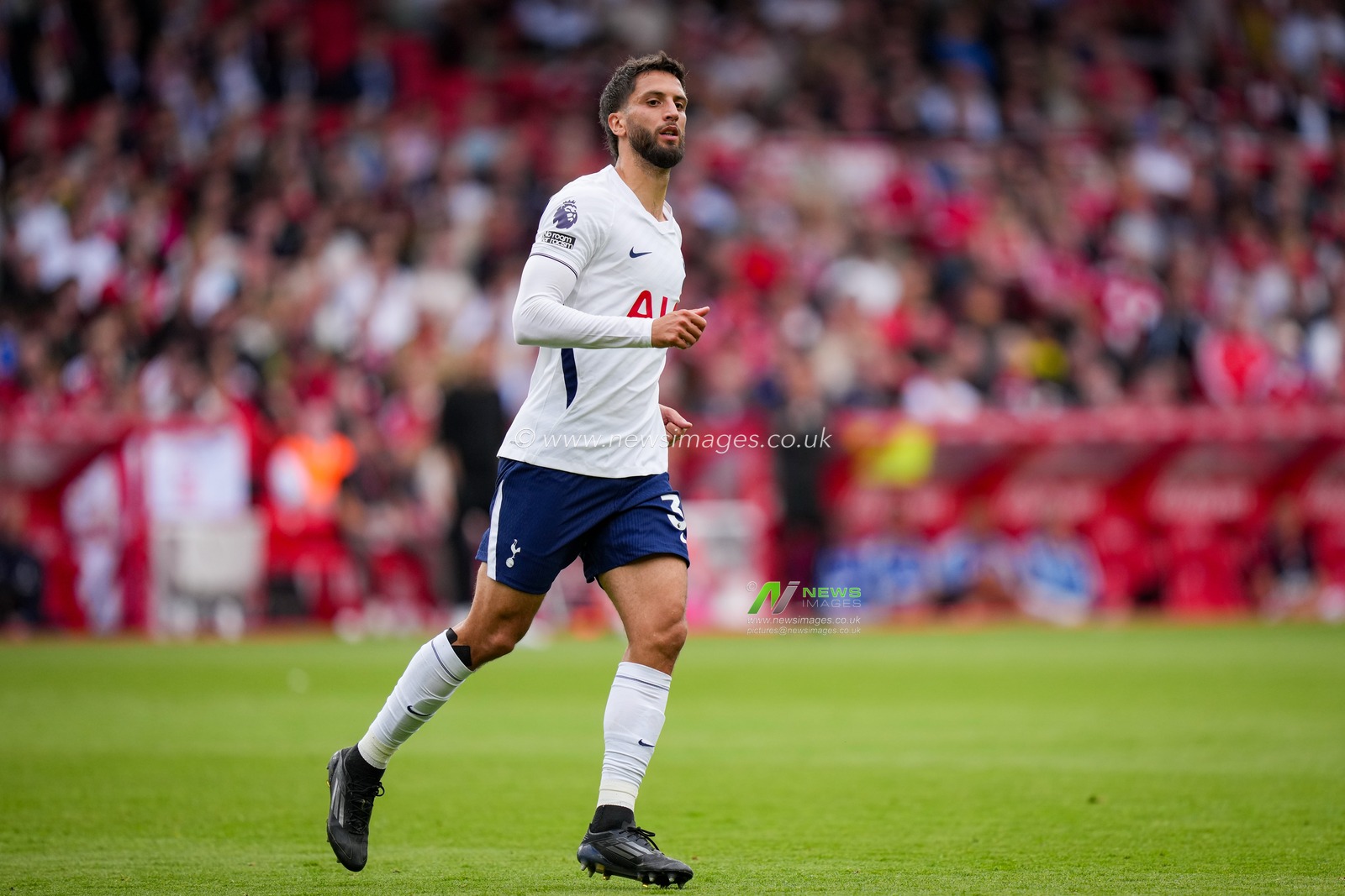 Rodrigo Bentancur of Tottenham Hotspur during the Premier League match Nottingham Forest vs Tottenham Hotspur at City Ground, Nottingham, United Kingdom on 05 September 2026

(Photo by Maynard Manyowa/News Images)