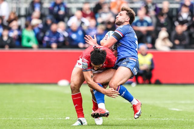 Josh Rourke of Wakefield Trinity is tackled by Tyrone May of Hull KR during the Betfred Super League round 13 match Wakefield Trinity vs Hull KR at DIY Kitchens Stadium, Wakefield, United Kingdom on 06 June 2026

(Photo by Alfie Cosgrove/News Images)