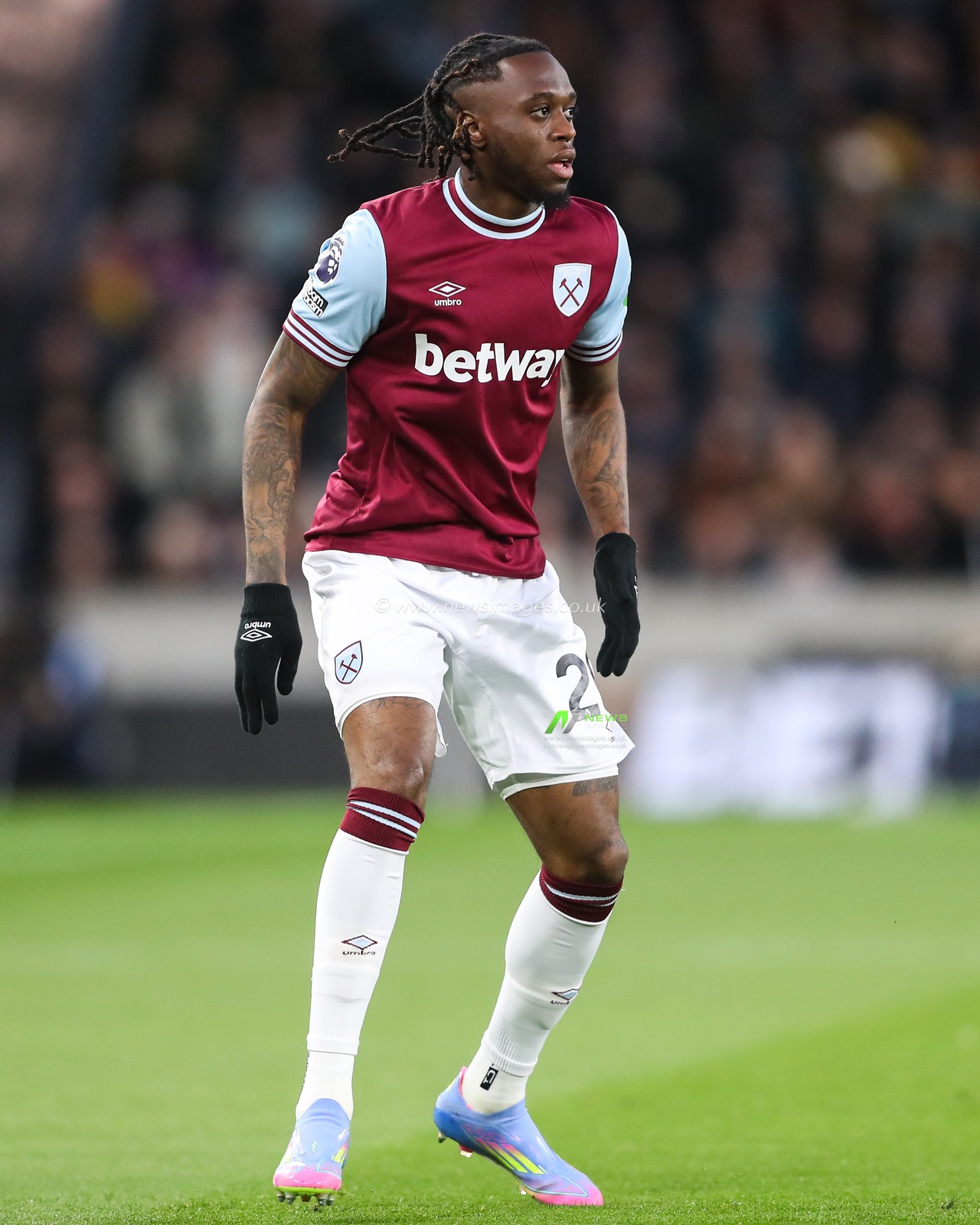 Aaron Wan-Bissaka of West Ham United during the Premier League match Wolverhampton Wanderers vs West Ham United at Molineux, Wolverhampton, United Kingdom, 1st April 2025

(Photo by Gareth Evans/News Images)