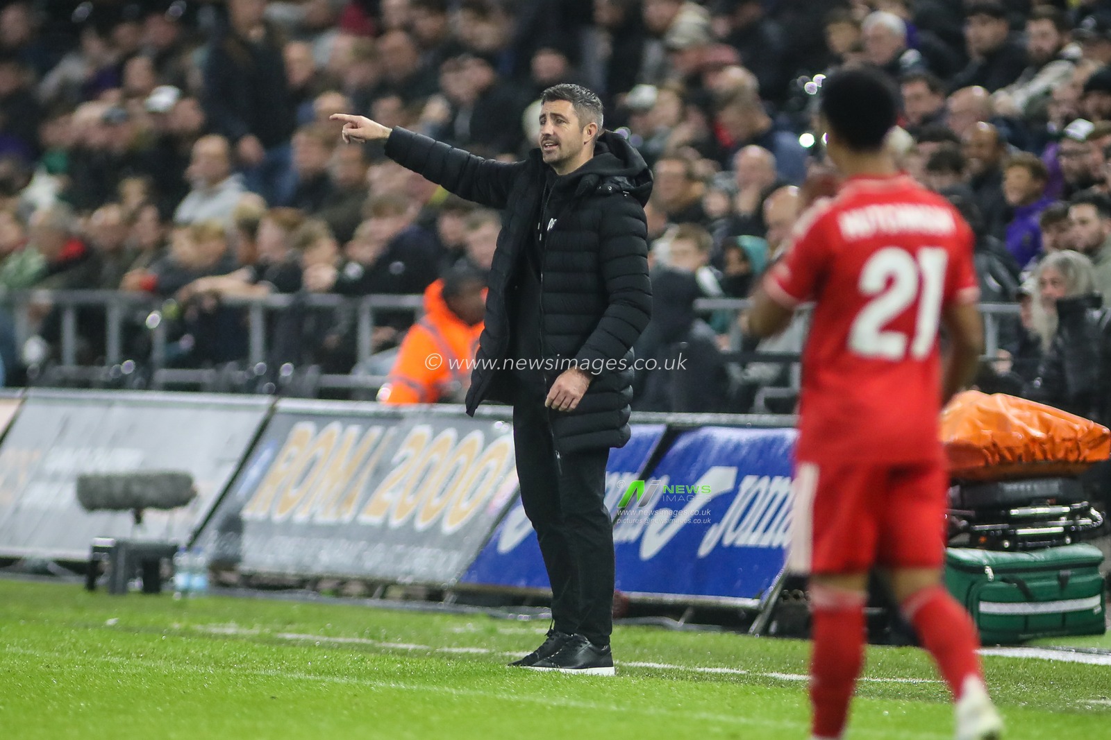 Swansea City Head Coach Alan Sheehan during the Carabao Cup 3rd Round Swansea City vs Nottingham Forest at Swansea.com Stadium, Swansea, United Kingdom, 17th September 2025

(Photo by Andrew Lewis/News Images)