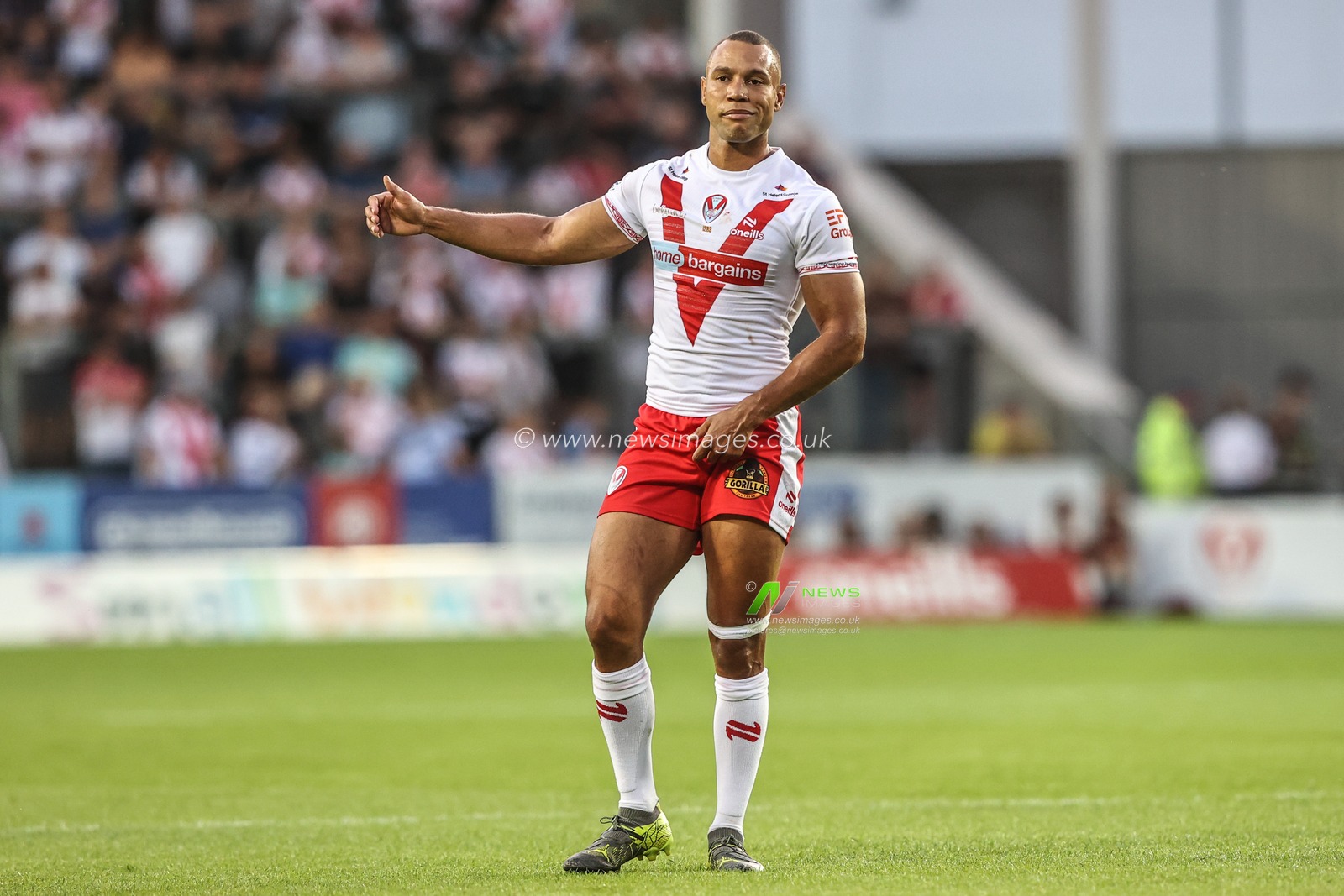 Moses Mbye of St. Helens gives his teammate the thumbs up during the Betfred Super League round 15 match St Helens vs Leeds Rhinos at Totally Wicked Stadium, St Helens, United Kingdom, 20th June 2025

(Photo by Alfie Cosgrove/News Images)