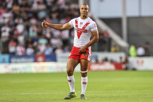 Moses Mbye of St. Helens gives his teammate the thumbs up during the Betfred Super League round 15 match St Helens vs Leeds Rhinos at Totally Wicked Stadium, St Helens, United Kingdom, 20th June 2025

(Photo by Alfie Cosgrove/News Images)