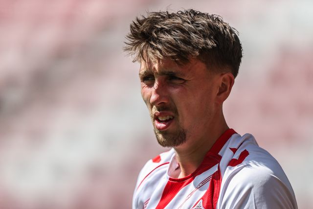 Dan Neil of Sunderland in the pregame warmup session during the Pre-season friendly match Sunderland vs Real Betis at Stadium Of Light, Sunderland, United Kingdom, 2nd August 2025

(Photo by Alfie Cosgrove/News Images)