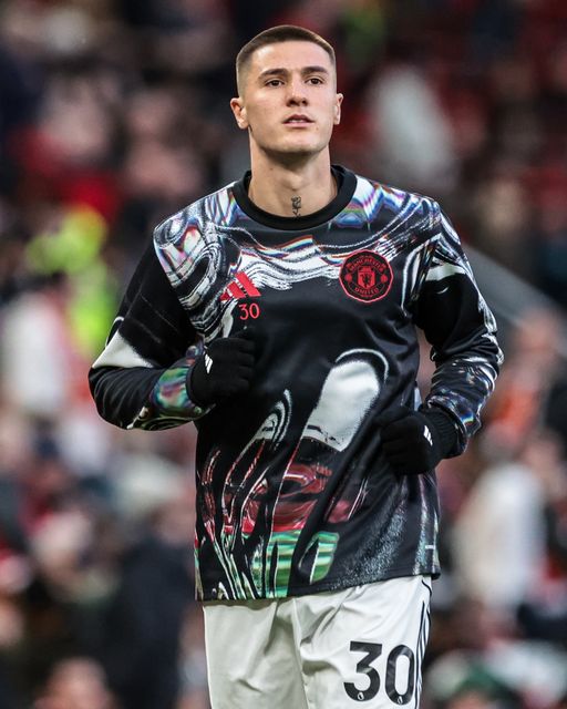 Benjamin Sesko of Manchester United in the pregame warmup session during the Premier League match Manchester United vs Leeds United at Old Trafford, Manchester, United Kingdom on 13 April 2026

(Photo by Mark Cosgrove/News Images)