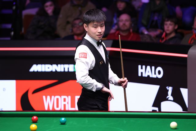 Zhao Xintong during the game against Lei Peifan during the 2025 Halo World Snooker Championship at Crucible Theatre, Sheffield, United Kingdom, 26th April 2025

(Photo by Alex Roebuck/News Images)