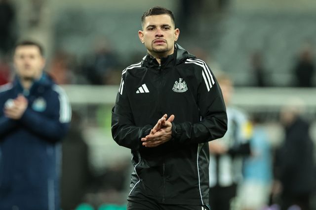 Bruno Guimaraes of Newcastle Untied applauds the fans after the final whistle during the Carabao Cup Semi-finals First Leg Newcastle United vs Manchester City at St. James's Park, Newcastle, United Kingdom, 13th January 2026

(Photo by Mark Cosgrove/News Images)