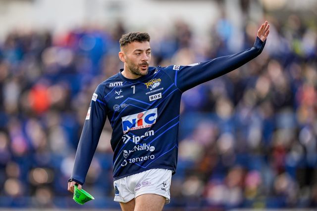 Jake Connor of Leeds Rhinos prepares to take a kick in the pre-game warm up during the Betfred Super League round 1 match Leeds Rhinos vs Warrington Wolves at AMT Headingley Stadium, Leeds, United Kingdom on 29 March 2026

(Photo by Maynard Manyowa/News Images)