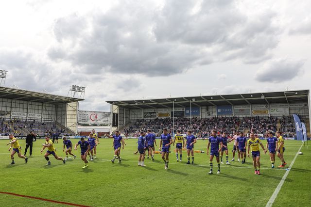 Warrington in the pre-game warm up during the Betfred Super League Round 25 match Warrington Wolves vs Leigh Leopards at Halliwell Jones Stadium, Warrington, United Kingdom, 6th September 2025

(Photo by Mark Cosgrove/News Images)