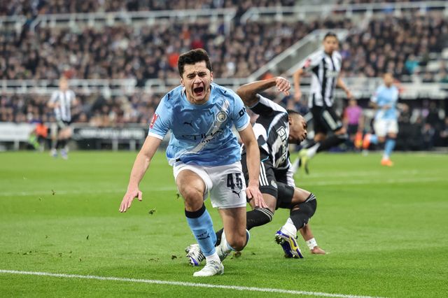 Abdukodir Khusanov of Manchester City and Joe Willock of Newcastle Untied clash during the Emirates FA Cup 5th Round  match Newcastle Untied vs Manchester City at St. James's Park, Newcastle, United Kingdom on 07 March 2026

(Photo by Mark Cosgrove/News Images)
