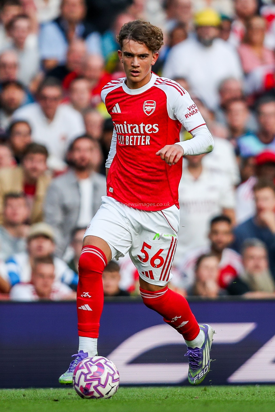 Max Robert Dowman of Arsenal runs with the ball during the Premier League match Arsenal vs Leeds United at Emirates Stadium, London, United Kingdom, 23rd August 2025

(Photo by Izzy Poles/News Images)