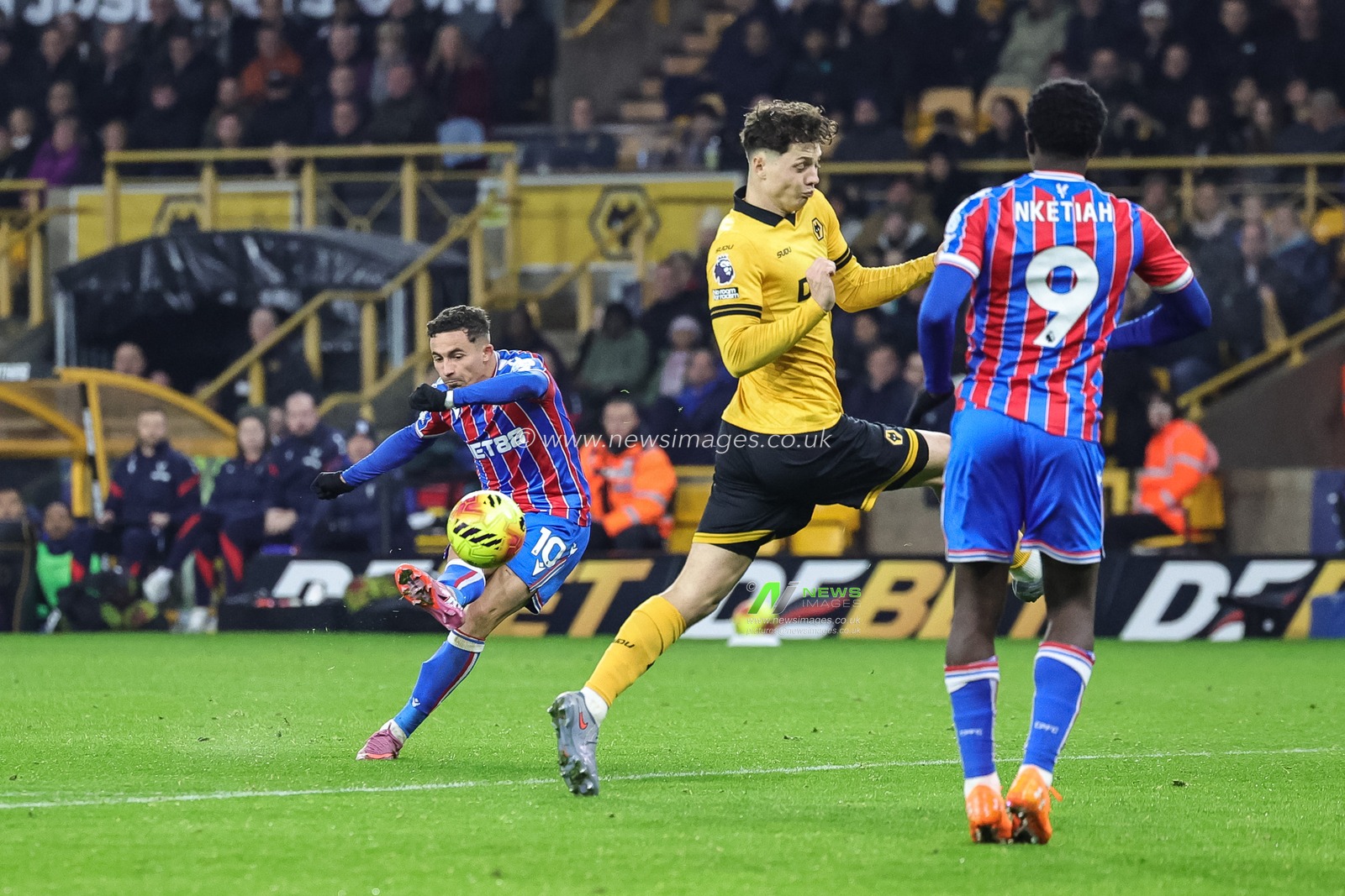 Yeremy Pino of Crystal Palace scores to make it 0-2 during the Premier League match Wolverhampton Wanderers vs Crystal Palace at Molineux, Wolverhampton, United Kingdom, 22nd November 2025

(Photo by Mark Cosgrove/News Images)

*** GER AUT SUI OUT ***
