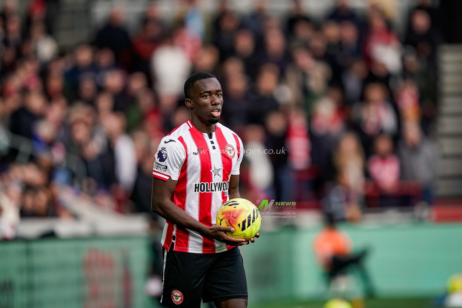 Michael Kayode of Brentford prepares to takeca throw-in  during the Premier League match Brentford vs Nottingham Forest at The Gtech Community Stadium, London, United Kingdom, 25th January 2026

(Photo by Maynard Manyowa/News Images)