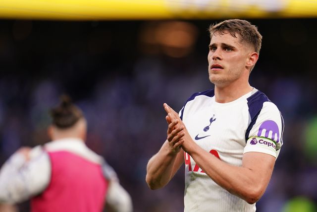 Micky van de Ven of Tottenham Hotspur applauds home support at full time during the Premier League match Tottenham Hotspur vs Brighton & Hove Albion at Tottenham Hotspur Stadium, London, United Kingdom on 18 April 2026

(Photo by Harvey Murphy/News Images)