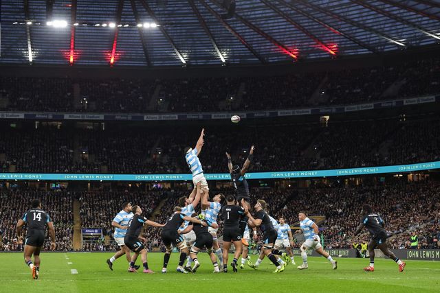 Juan Martin Gonzalez of Argentina jumps up to win the ball in a lineout during the Quilter Nations Series 2025 match England vs Argentina at Allianz Stadium, Twickenham, United Kingdom, 23rd November 2025

(Photo by Mark Cosgrove/News Images)

*** GER AUT SUI OUT ***