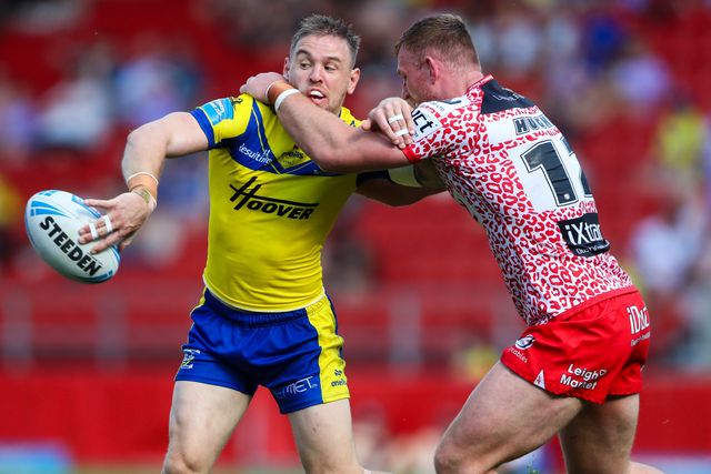 Matt Dufty of Warrington Wolves passes the ball during the Betfred Challenge Cup Semi-final match Warrington Wolves vs Leigh Leopards at Totally Wicked Stadium, St Helens, United Kingdom, 11th May 2025

(Photo by Gareth Evans/News Images)