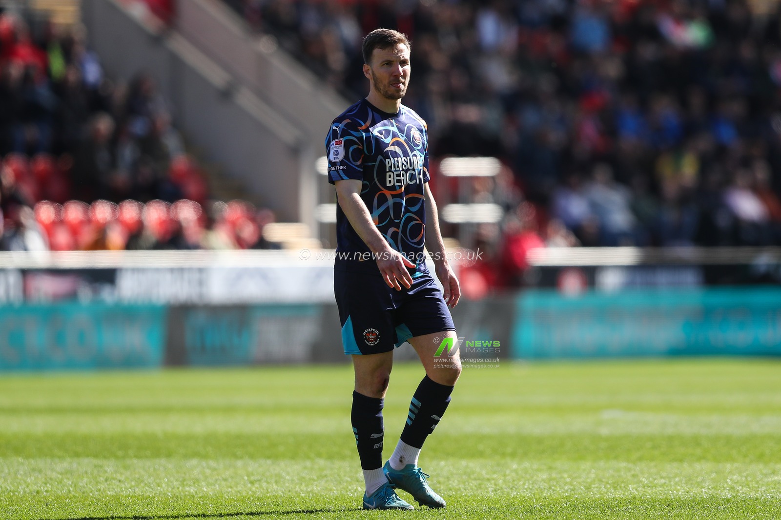 Lee Evans of Blackpool during the Sky Bet League 1 match Rotherham United vs Blackpool at New York Stadium, Rotherham, United Kingdom, 5th April 2025

(Photo by Gareth Evans/News Images)