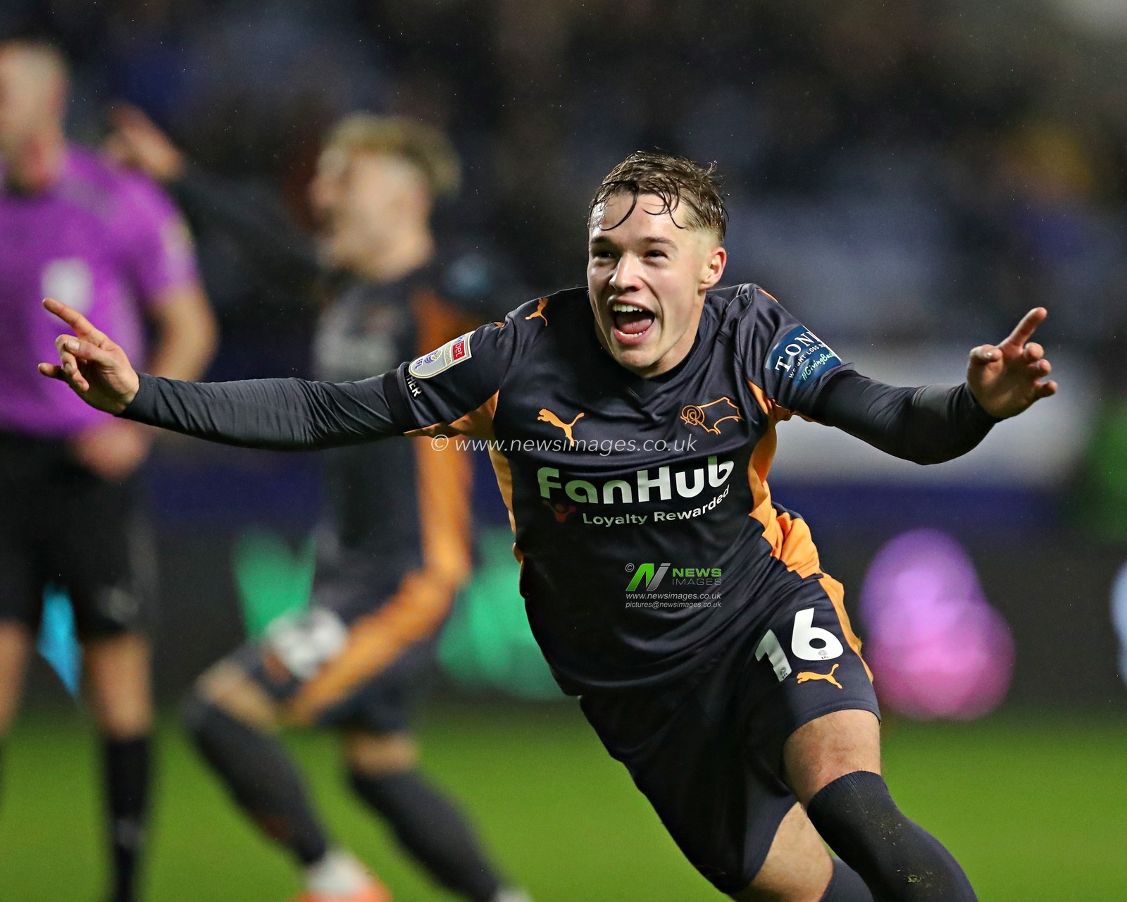 Liam Thompson of Derby County celebrates his goal during the Sky Bet Championship match Sheffield Wednesday vs Derby County at Hillsborough, Sheffield, United Kingdom, 15th December 2025(Photo by Sam Eaden/News Images)*** GER AUT SUI OUT ***