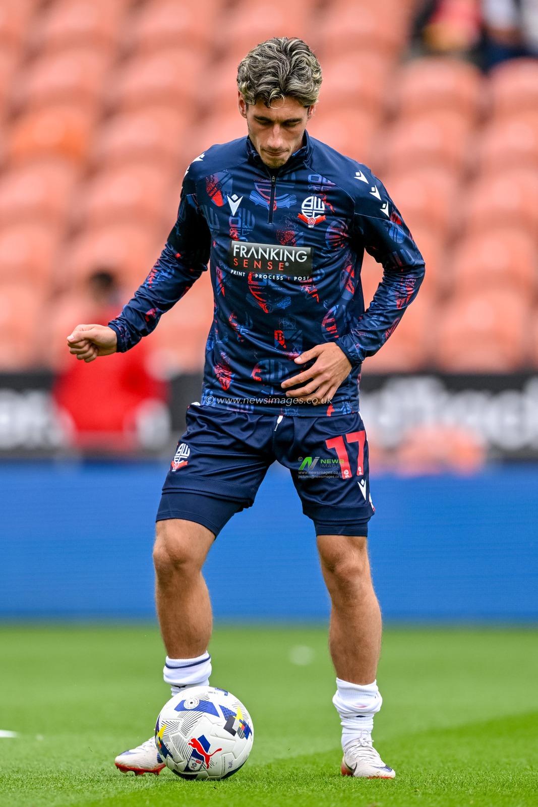 Joel Randall of Bolton Wanderers during the Sky Bet League 1 match Blackpool vs Bolton Wanderers at Bloomfield Road, Blackpool, United Kingdom, 30th August 2025

(Photo by Adam Gee/News Images)