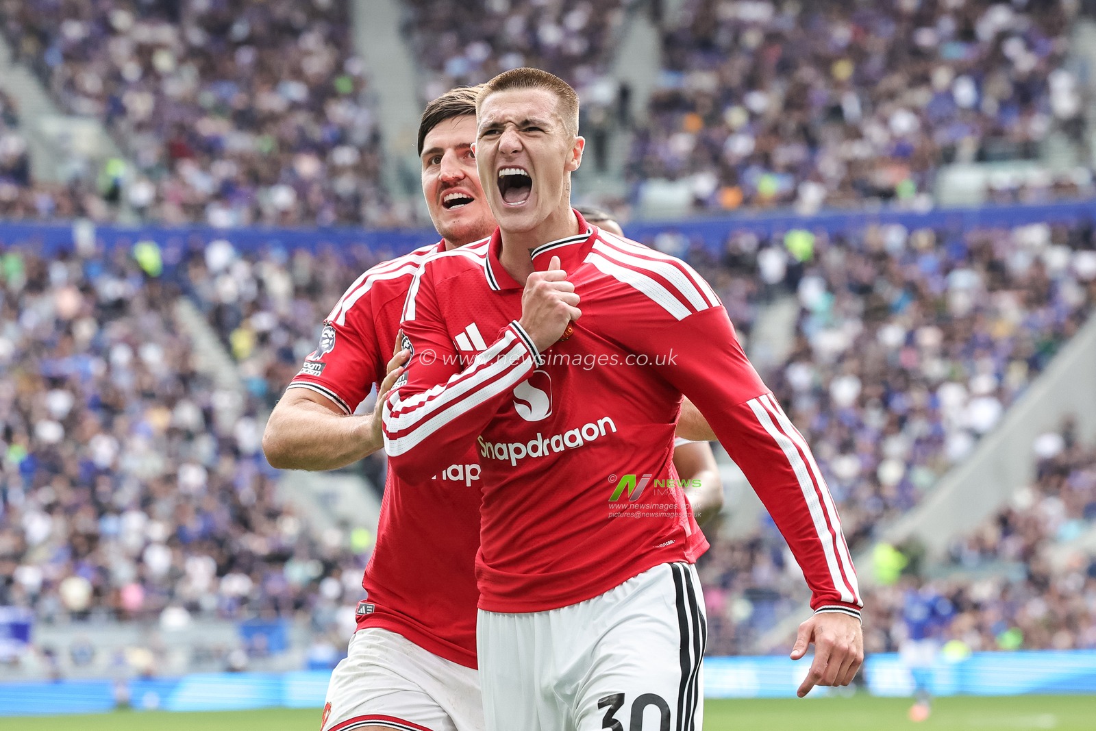 Benjamin Sesko of Manchester United scores to make it 0-2 during the Premier League match Everton vs Manchester United at Hill Dickinson Stadium, Liverpool, United Kingdom on 06 September 2026

(Photo by Mark Cosgrove/News Images)