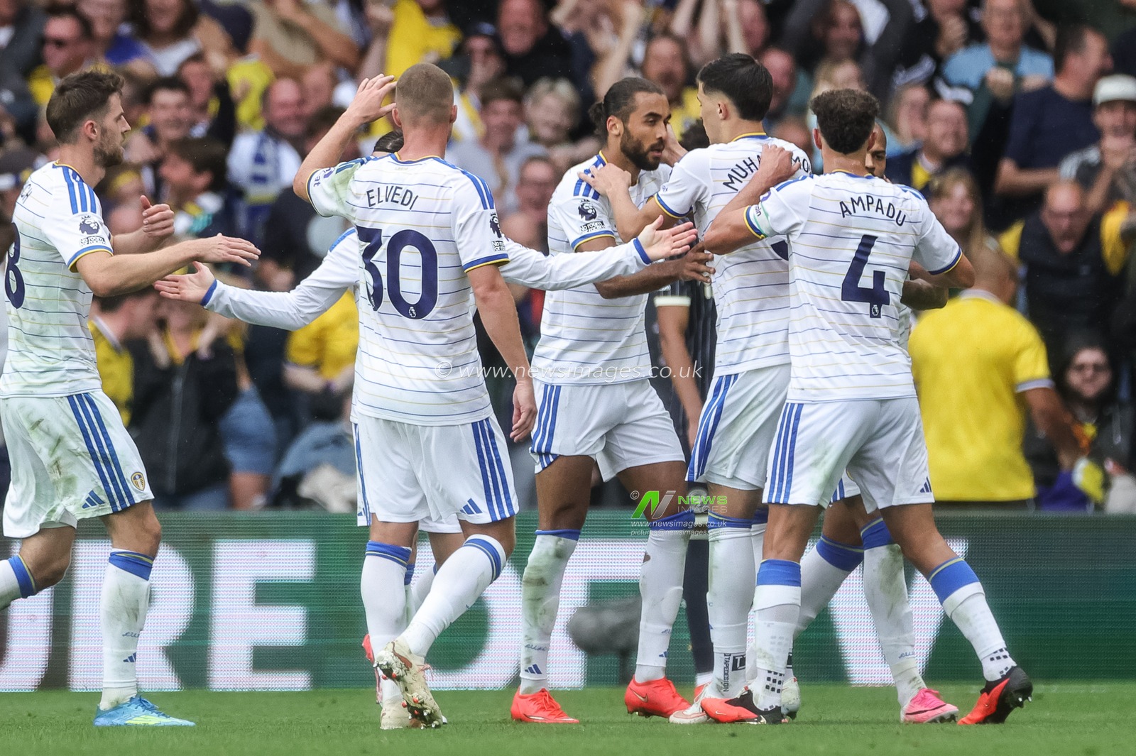 Dominic Calvert-Lewin of Leeds United celebrates his goal to make it 1-1 during the Premier League match Leeds United vs Brentford at Elland Road, Leeds, United Kingdom on 30 August 2026

(Photo by Mark Cosgrove/News Images)