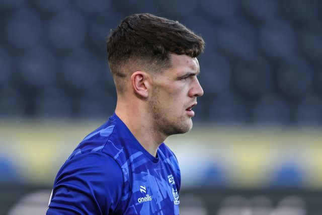 Josh Thewlis of Warrington Wolves in the pre-game warm up during the Betfred Super League Round 26 match Hull FC vs Warrington Wolves at MKM Stadium, Hull, United Kingdom, 13th September 2025

(Photo by Alfie Cosgrove/News Images)