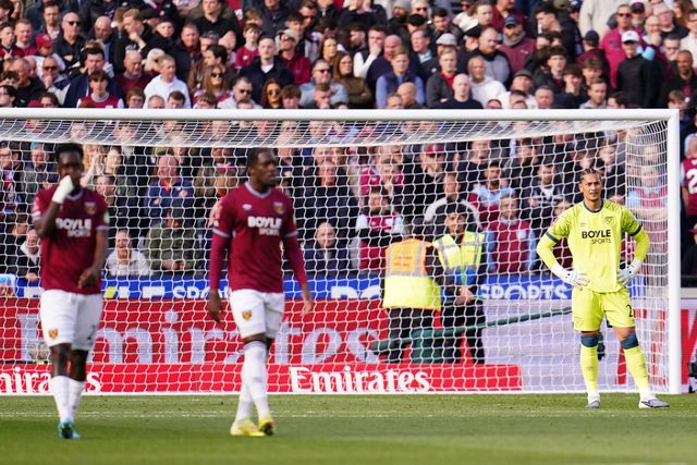 West Ham United goalkeeper Alphonse Areola after Leeds goal during the Emirates FA Cup Quarter-Final match West Ham United vs Leeds United at London Stadium, London, United Kingdom on 04 April 2026

(Photo by Harvey Murphy/News Images)