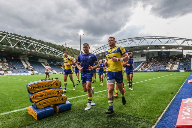 Luke Yates of Warrington Wolves and Sam Powell of Warrington Wolves leaves the field after warmups during the Betfred Super League Round 23 match Huddersfield Giants vs Warrington Wolves at Accu Stadium, Huddersfield, United Kingdom, 24th August 2025

(Photo by Alfie Cosgrove/News Images)