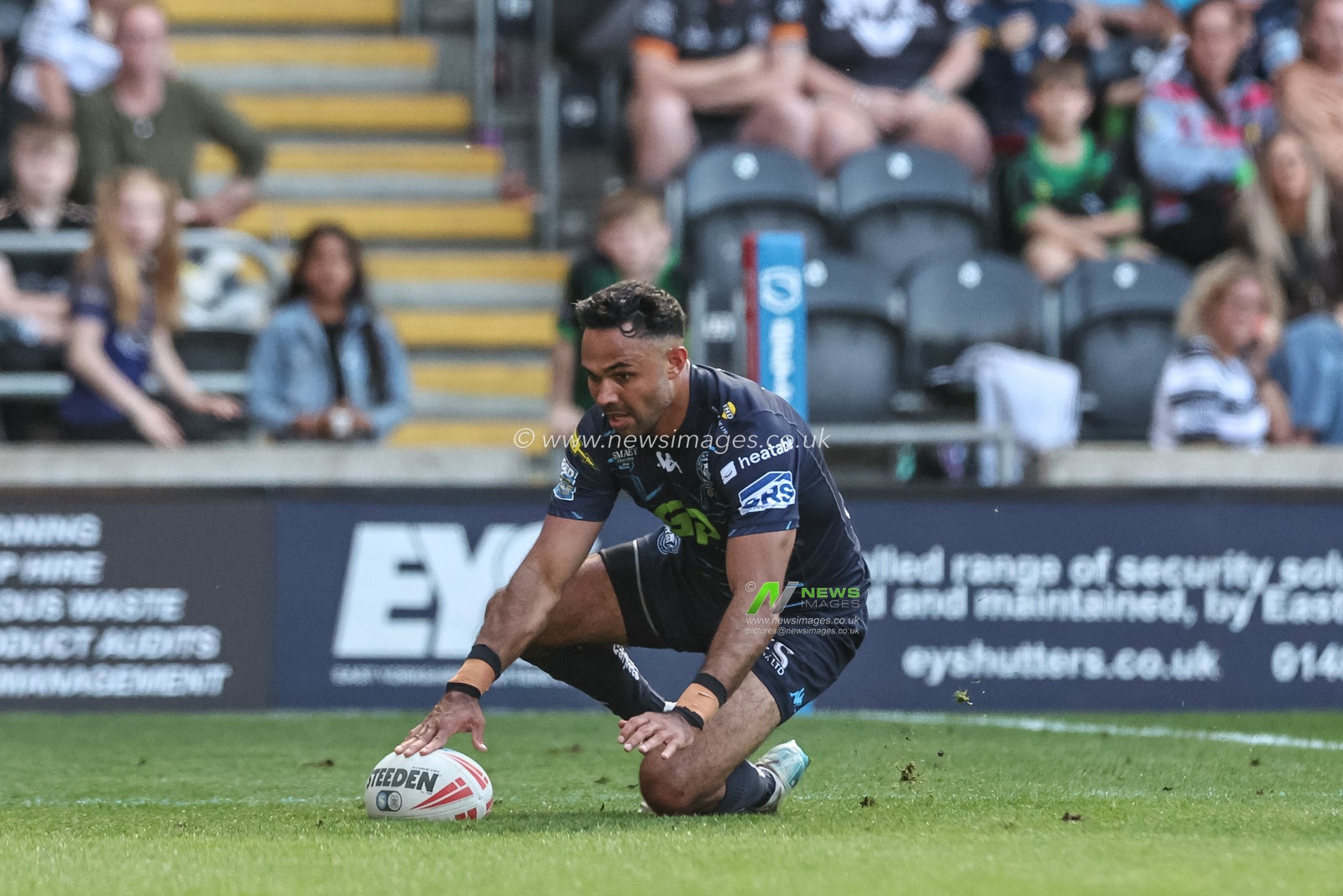 Bevan French of Wigan Warriors goes over for a try during the Betfred Super League Round 9 match Hull FC vs Wigan Warriors at MKM Stadium, Hull, United Kingdom, 27th April 2025

(Photo by Mark Cosgrove/News Images)