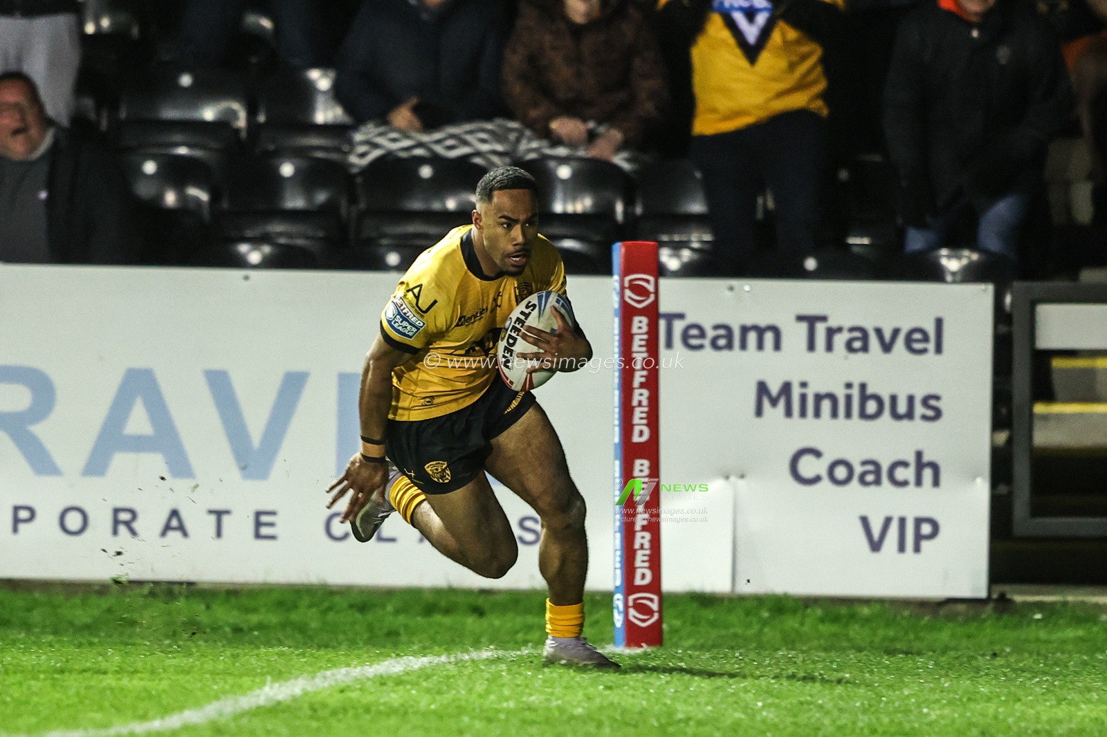 Jason Qareqare of Castleford Tigers goes over for a try during the Betfred Super League round 6 match Castleford Tigers vs Bradford Bulls at OneBore Stadium, Castleford, Untied Kingdom on 26 March 2026

(Photo by Alfie Cosgrove/News Images)