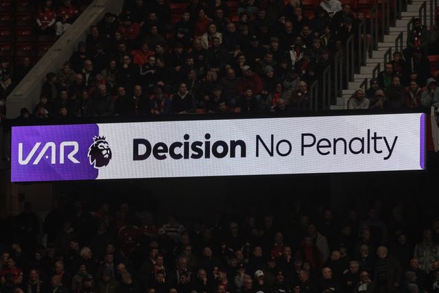 VAR - no penalty after referee Stuart Attwell checks the VAR screen during the Premier League match Manchester United vs Sunderland at Old Trafford, Manchester, United Kingdom, 4th October 2025

(Photo by Mark Cosgrove/News Images)