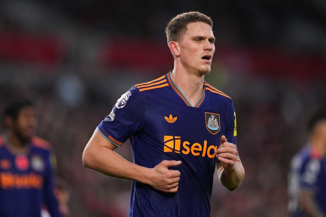 Sven Botman of Newcastle United during the Premier League match Brentford vs Newcastle United at The Gtech Community Stadium, London, United Kingdom, 9th November 2025

(Photo by Harvey Murphy/News Images)

*** GER AUT SUI OUT ***