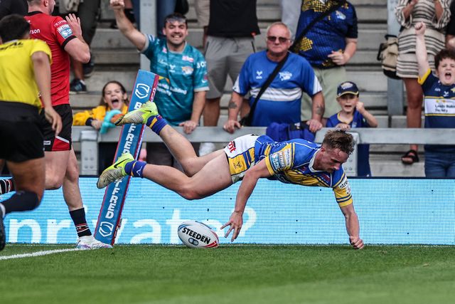 Alfie Edgell of Leeds Rhinos goes over for a try during the Betfred Super League round 19 match Leeds Rhinos vs Salford Red Devils at Headingley Stadium, Leeds, United Kingdom, 18th July 2025

(Photo by Alfie Cosgrove/News Images)
