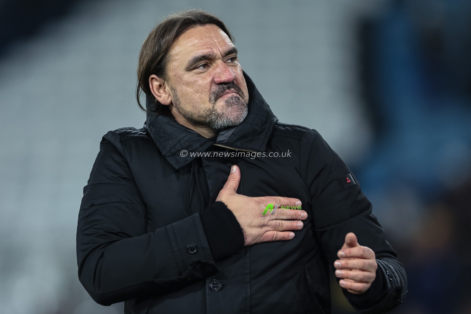 Daniel Farke manager of Leeds United celebrates the 2-0 win with the fans during the Sky Bet Championship match Leeds United vs Queens Park Rangers at Elland Road, Leeds, United Kingdom, 9th November 2024

(Photo by Mark Cosgrove/News Images)