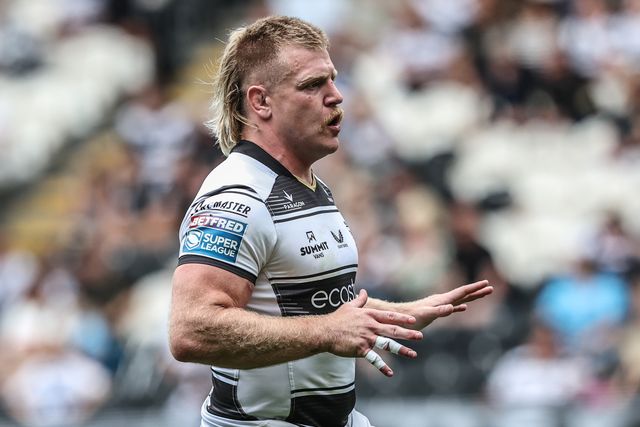 Brad Fash of Hull FC during pre-game warm up during the Betfred Super League round 17 match Hull FC vs St Helens at MKM Stadium, Hull, United Kingdom, 5th July 2025

(Photo by Alfie Cosgrove/News Images)