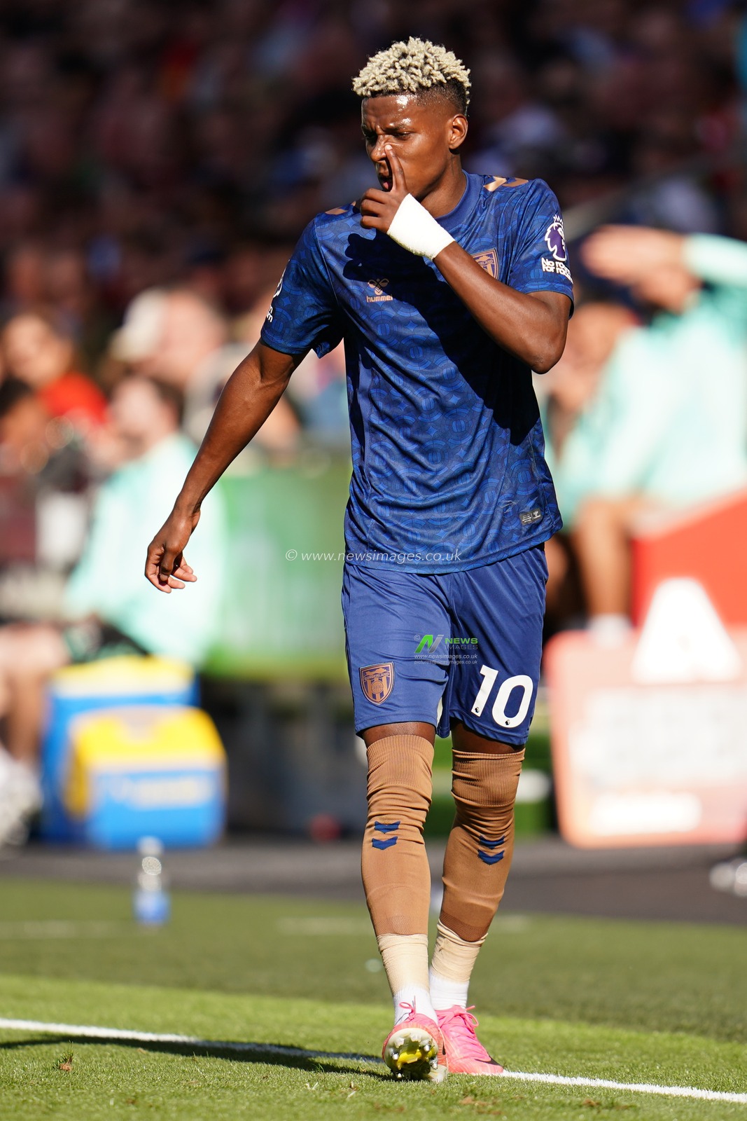 Nilson Angulo of Sunderland during the Premier League match Brentford vs Sunderland at GTECH Community Stadium, London, United Kingdom on 05 September 2026

(Photo by Harvey Murphy/News Images)