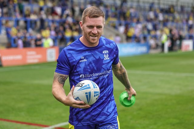 Marc Sneyd of Warrington Wolves in the pre-game warm up during the Betfred Super League Round 25 match Warrington Wolves vs Leigh Leopards at Halliwell Jones Stadium, Warrington, United Kingdom, 6th September 2025

(Photo by Mark Cosgrove/News Images)