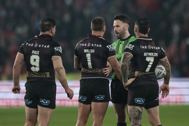 Referee Liam Moore speaks with Reece Walsh of Brisbane Broncos during the World Club Challenge 2026 match Hull KR vs Brisbane Broncos at MKM Stadium, Hull, United Kingdom on 19 February 2026

(Photo by Mark Cosgrove/News Images)