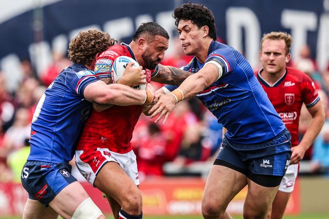 Elliot Minchella of Hull KR is tackled by Ky Rodwell of Wakefield Trinity during the Betfred Super League round 13 match Wakefield Trinity vs Hull KR at DIY Kitchens Stadium, Wakefield, United Kingdom on 06 June 2026

(Photo by Alfie Cosgrove/News Images)
